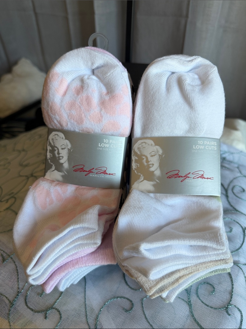Marilyn Monroe Low Cut Athletic Socks - White & Light Pink (10 Pairs)